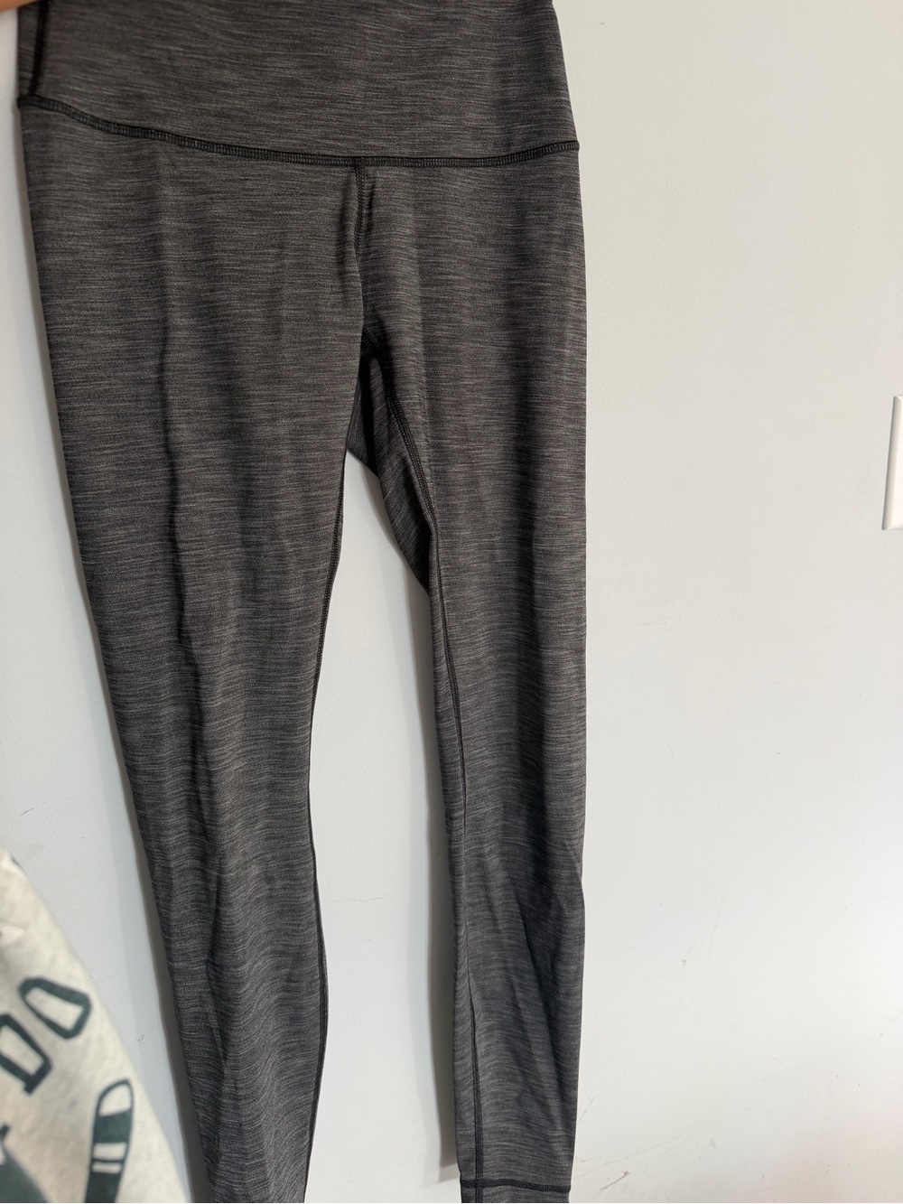 Lululemon size six legging salt and pepper